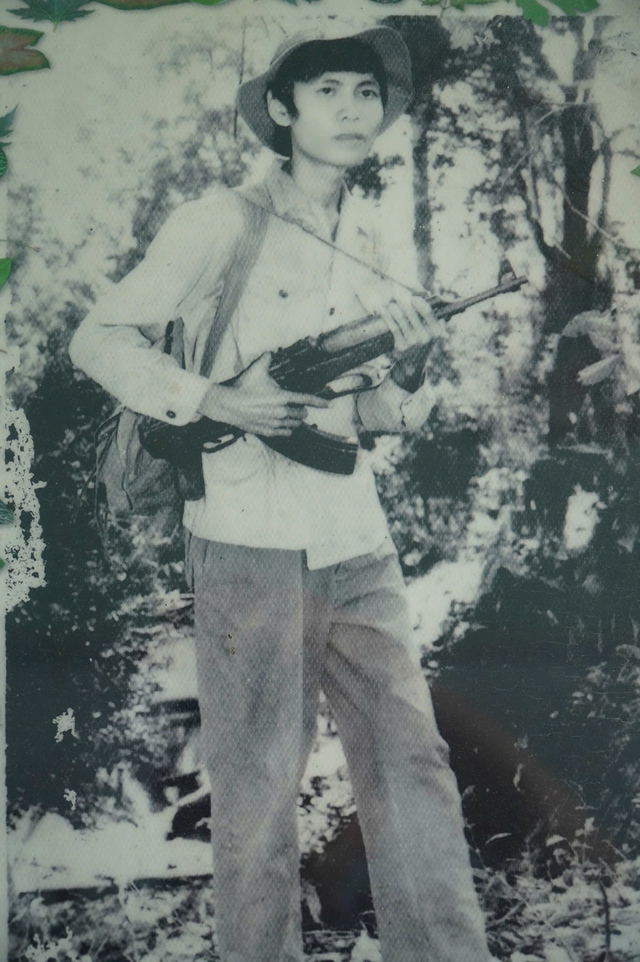 Cựu chiến binh Nguyễn Đăng Khoa 23 năm đi tìm mộ liệt sĩ vô danh - Ảnh 3. Cựu chiến binh Nguyễn Đăng Khoa 23 năm đi tìm mộ liệt sĩ vô danh - Ảnh 3.