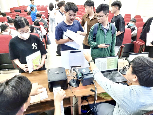 Nhiều hỗ trợ tài chính cho sinh viên: vay ưu đãi, trả góp học phí 0% - Ảnh 1.