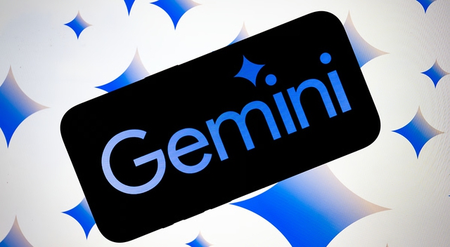 ChatGPT hụt hơi, người dùng ồ ạt đổ sang Gemini - Ảnh 2.
