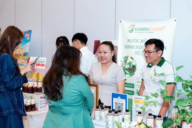 Gác bằng kỹ sư, khởi nghiệp với… lá ổi- Ảnh 2. Gác bằng kỹ sư, khởi nghiệp với… lá ổi- Ảnh 2.