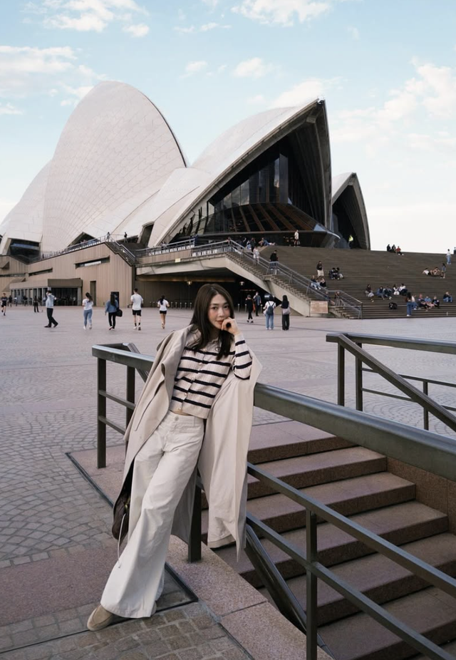 Áo kẻ ngang 'cứ mặc là đẹp' cho mọi hoàn cảnh- Ảnh 9.