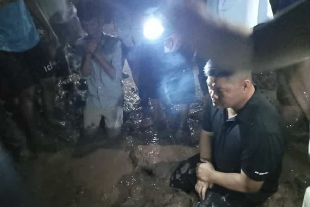 Bắt l&aacute;i m&aacute;y x&uacute;c x&acirc;m phạm 3 ng&ocirc;i mộ ở Hưng Y&ecirc;n - Ảnh 1.