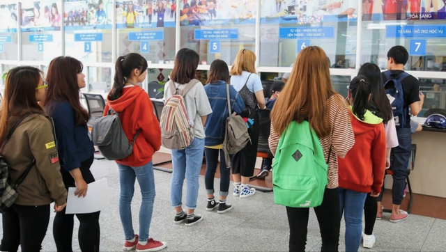 

Việc khen thưởng và kỷ luật đối với sinh viên hiện nay vẫn đang áp dụng các quy định trong Thông tư Ban hành Quy chế công tác sinh viên đối với chương trình đào tạo ĐH hệ chính quy của Bộ GD-ĐT năm 2016  