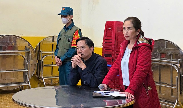 Vụ thông tin thực phẩm bẩn vào trường học: Đình chỉ công tác hiệu trưởng 15 ngày- Ảnh 1.