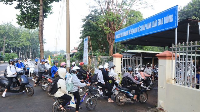 Vi phạm giao th&ocirc;ng của học sinh Đồng Nai giảm 81,6%, CSGT đ&atilde; l&agrave;m g&igrave;?- Ảnh 1.