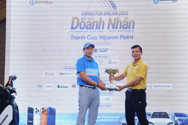 Giải golf doanh nhân Sài Gòn nối nhịp cầu nhân ái, cú ‘hole in one’ trị giá 1,8 tỉ đồng- Ảnh 2.
