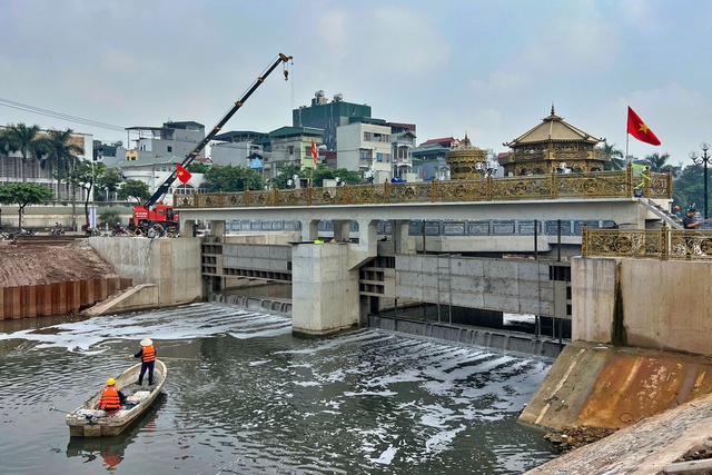 Hà Nội bổ cập thêm nguồn nước thứ 2 để 'hồi sinh' sông Tô Lịch - Ảnh 1.