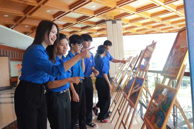Chị Nguyễn Phạm Duy Trang trao mang “Tết trung thu” đến thiếu nhi vùng biên giới- Ảnh 4. Chị Nguyễn Phạm Duy Trang trao mang “Tết trung thu” đến thiếu nhi vùng biên giới- Ảnh 4.