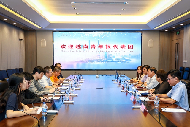 Báo Thanh Niên kết nối Thanh Niên Việt - Trung qua hành trình khám phá công nghệ và văn hóa - Ảnh 4. Báo Thanh Niên kết nối Thanh Niên Việt - Trung qua hành trình khám phá công nghệ và văn hóa - Ảnh 4.