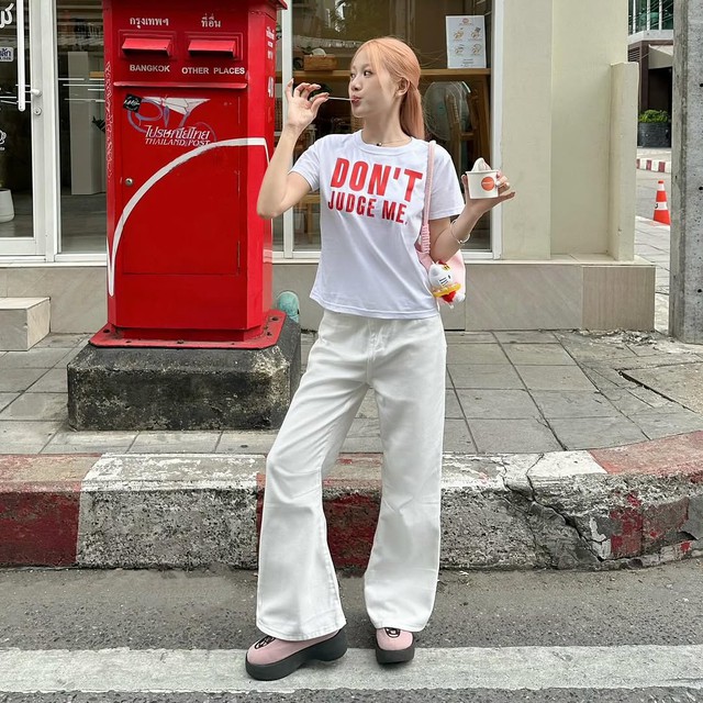 Tôn dáng, đầy cá tính với quần ống loe