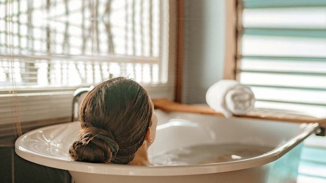 5 việc làm mỗi ngày đang ‘hút cạn’ collagen, khiến bạn già 5-10 tuổi mà không biết    - Ảnh 3.