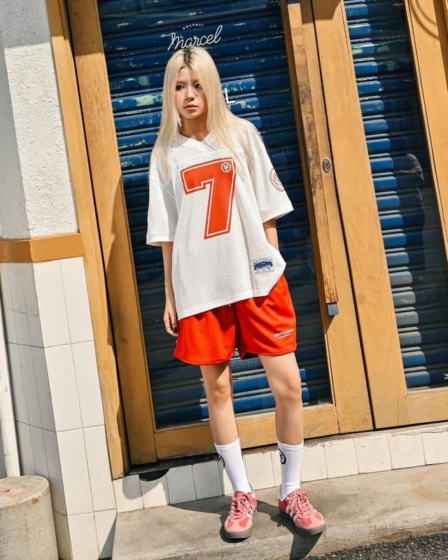 Bùng nổ sức hút năng động, trẻ trung với phong cách sporty chic- Ảnh 4.