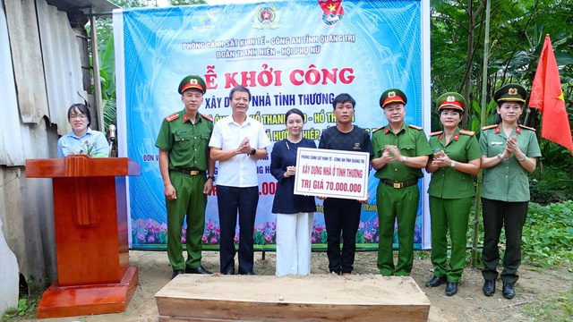 Trao tặng nhà tình thương cho vợ chồng nghèo vùng núi Quảng Trị- Ảnh 1.