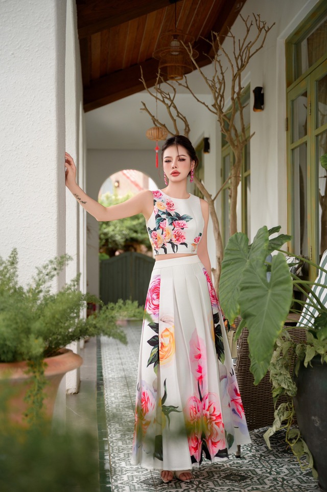 Váy áo họa tiết là nốt nhạc rực rỡ trong tủ đồ- Ảnh 2.