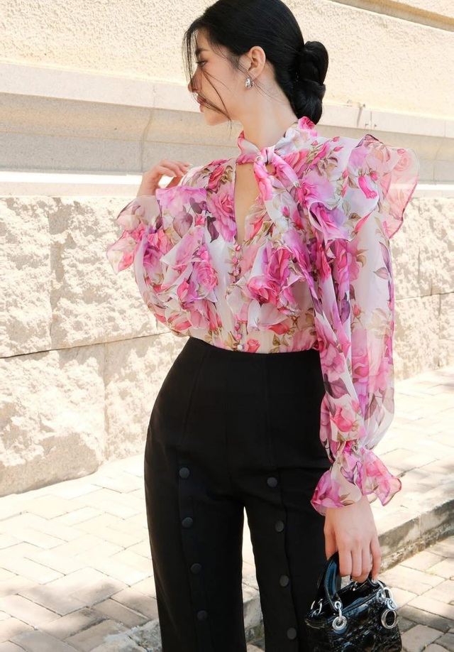 Váy áo họa tiết là nốt nhạc rực rỡ trong tủ đồ- Ảnh 4.