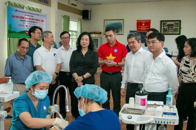 Triển khai chăm sóc răng miệng cho học sinh và người cao tuổi tại Côn Đảo- Ảnh 1.