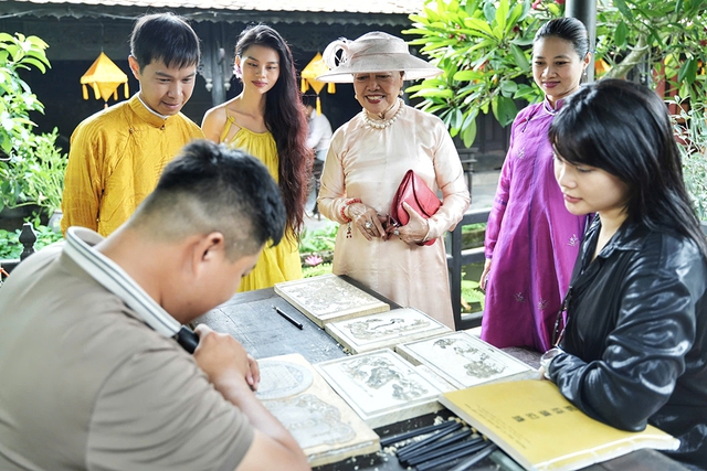 Tiếp nối mạch nguồn Di sản thế giới Mộc bản triều Nguyễn- Ảnh 2. Tiếp nối mạch nguồn Di sản thế giới Mộc bản triều Nguyễn- Ảnh 2.