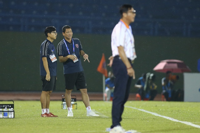 HLV Huỳnh Đức tiết lộ 'chiêu độc' giúp Tiến Linh tỏa sáng, HLV Anh Đức thua vẫn không cáu- Ảnh 2. HLV Huỳnh Đức tiết lộ 'chiêu độc' giúp Tiến Linh tỏa sáng, HLV Anh Đức thua vẫn không cáu- Ảnh 2.