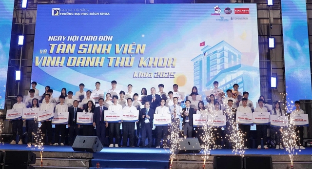 Bách khoa Đà Nẵng: Bùng nổ cảm xúc khi tri thức, công nghệ âm nhạc hòa quyện- Ảnh 1. Bách khoa Đà Nẵng: Bùng nổ cảm xúc khi tri thức, công nghệ âm nhạc hòa quyện- Ảnh 1.