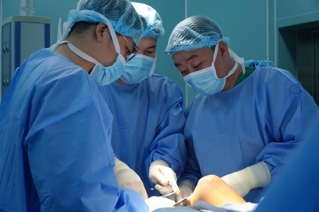 Chú ý kiểm soát thân nhiệt trong việc hồi phục sau phẫu thuật chấn thương chỉnh hình - Ảnh 2.
