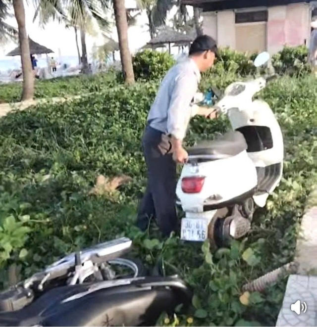 Thực hư vụ du khách tố nhân viên 'xô đổ' xe máy xuống bãi biển Đà Nẵng- Ảnh 1.