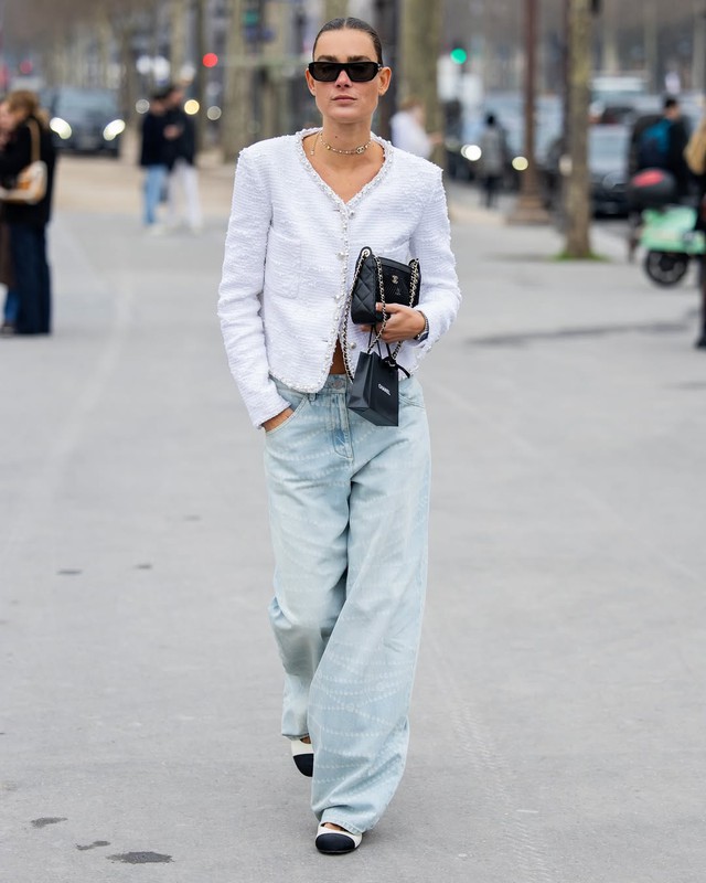 Quần jeans và giày ba lê, sự kết hợp hoàn hảo trong mùa thu- Ảnh 4. Quần jeans và giày ba lê, sự kết hợp hoàn hảo trong mùa thu- Ảnh 4.