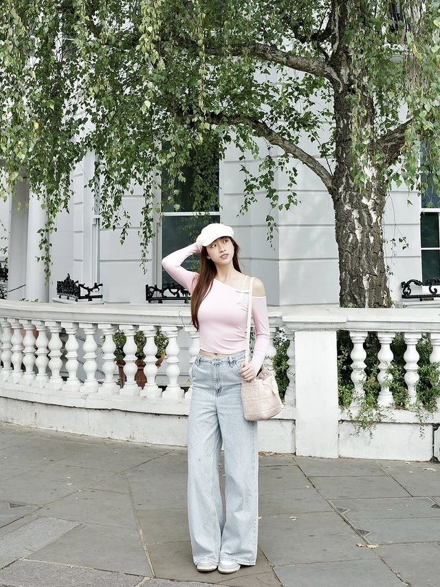 Khoe nét đẹp kiêu sa với nghệ thuật phối đồ cùng áo lệch vai - Ảnh 2.
