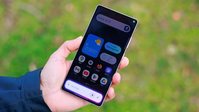 One UI 8 có thực sự giúp Galaxy S25 mạnh hơn và pin lâu hơn? - Ảnh 1.