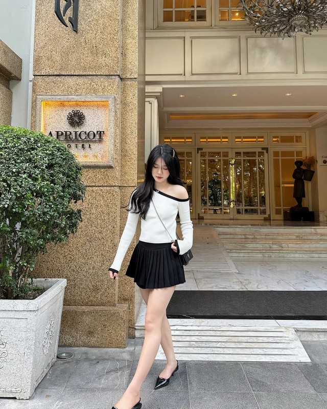 Khoe nét đẹp kiêu sa với nghệ thuật phối đồ cùng áo lệch vai - Ảnh 7.