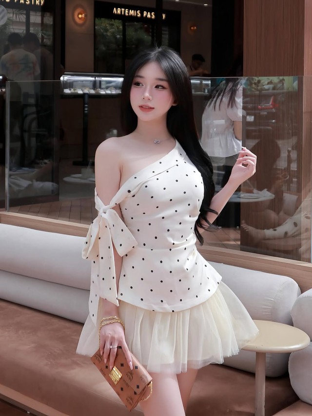 Khoe nét đẹp kiêu sa với nghệ thuật phối đồ cùng áo lệch vai - Ảnh 8.