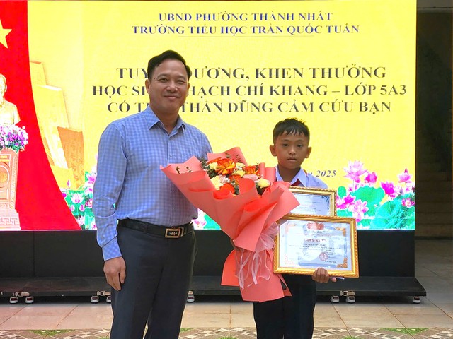Thư khen cháu bé mở cửa cứu bạn ở Đắk Lắk - Ảnh 1.