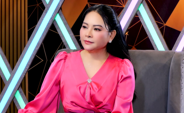 Cuộc sống của ca sĩ Đông Đào ở tuổi 54 - Ảnh 1.