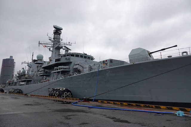 Tàu chiến Anh HMS Richmond cập cảng Sài Gòn - Ảnh 2.