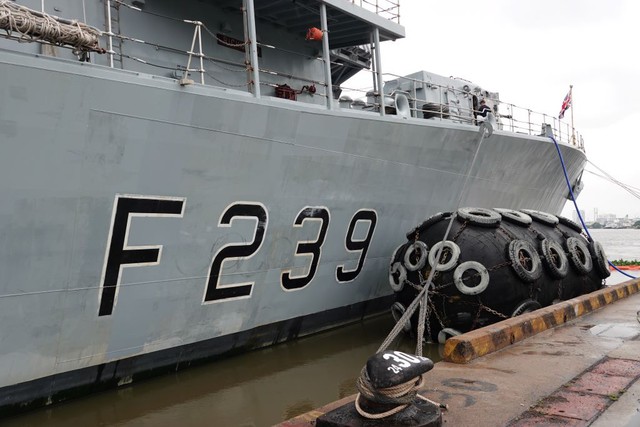 Tàu chiến Anh HMS Richmond cập cảng Sài Gòn - Ảnh 3.