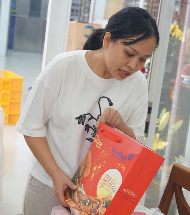 C&ocirc; g&aacute;i Mỹ Tho kế nghiệp cha với 'cuốn b&iacute; k&iacute;p' giữ hồn b&aacute;nh trung thu gia truyền - Ảnh 2.