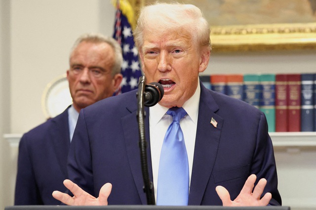 Ông Trump liên kết thuốc Tylenol với chứng tự kỷ - Ảnh 1.