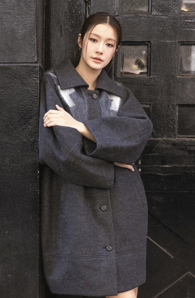 Áo khoác dáng dài tông trung tính, lựa chọn an toàn nhưng đầy khí chất - Ảnh 9.