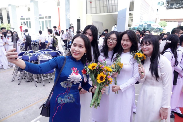 Giữ sự tôn nghiêm trong giáo dục: Kỷ luật không trừng phạt, nâng vị thế người thầy? - Ảnh 1.