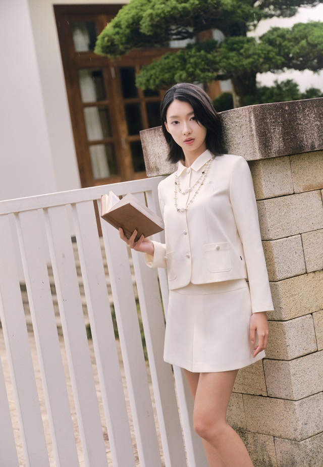 Từ giảng đường đến văn phòng, phong cách preppy luôn giúp nàng mặc đẹp- Ảnh 1. Từ giảng đường đến văn phòng, phong cách preppy luôn giúp nàng mặc đẹp- Ảnh 1.