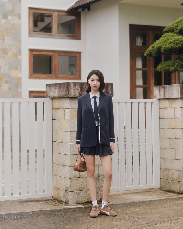 Từ giảng đường đến văn phòng, phong cách preppy luôn giúp nàng mặc đẹp- Ảnh 2. Từ giảng đường đến văn phòng, phong cách preppy luôn giúp nàng mặc đẹp- Ảnh 2.