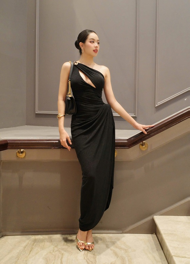 Trang phục khoét xẻ, tuyên ngôn của sự gợi cảm cá tính- Ảnh 6.