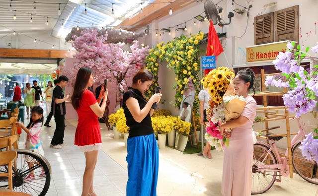 Sống trong thời đại ‘sống ảo’, vẫn có người sợ… máy ảnh - Ảnh 1.