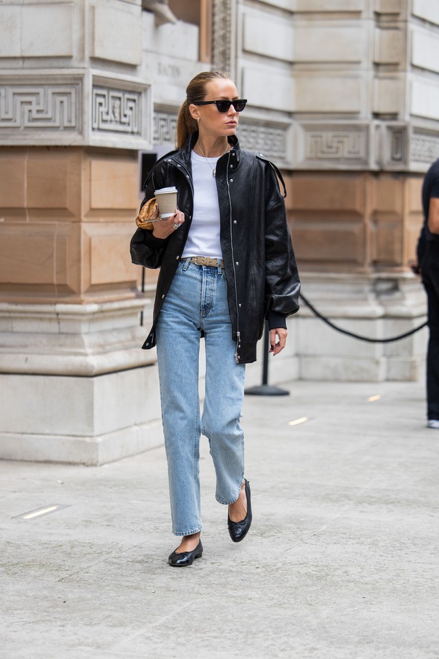 Quần jeans và giày ba lê, sự kết hợp hoàn hảo trong mùa thu- Ảnh 3. Quần jeans và giày ba lê, sự kết hợp hoàn hảo trong mùa thu- Ảnh 3.