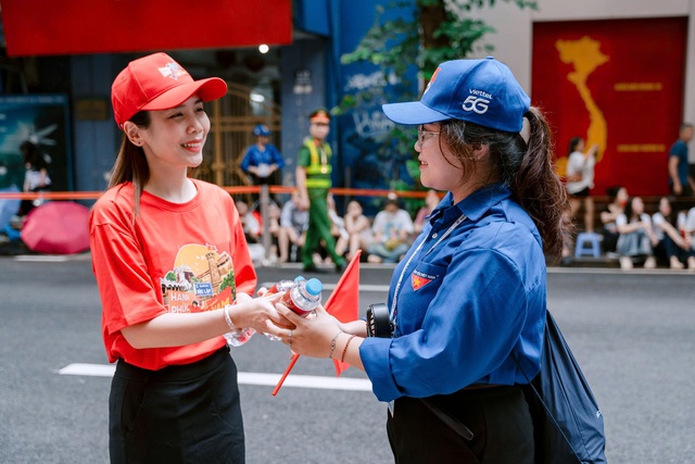 V Fest tưng bừng, giới trẻ check-in tại ‘góc sống ảo’ của SHB- Ảnh 5. V Fest tưng bừng, giới trẻ check-in tại ‘góc sống ảo’ của SHB- Ảnh 5.