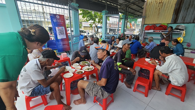Cơm trưa 0 đồng ở Vĩnh Long