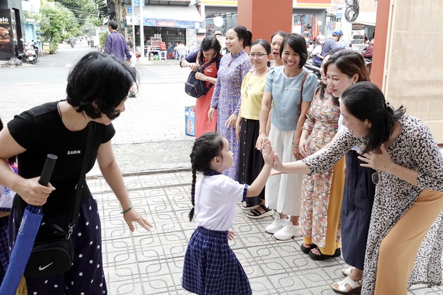 Tôn nghiêm trong giáo dục: Học trò ngày nay có còn ' sợ ' thầy không? - Ảnh 2.