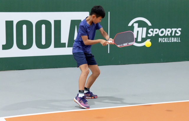 Tài năng nhí pickleball Huỳnh Phúc Khang khát khao chinh phục đỉnh cao với 'bảo kiếm' mới- Ảnh 1. Tài năng nhí pickleball Huỳnh Phúc Khang khát khao chinh phục đỉnh cao với 'bảo kiếm' mới- Ảnh 1.