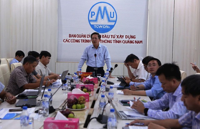 Đà Nẵng lập tổ công tác đặc biệt xử lý đường lên cửa khẩu ‘nát như tương’- Ảnh 1.