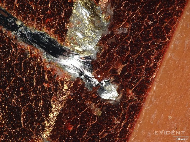 iFixit chỉ ra 'tử huyệt' khiến khung nh&ocirc;m iPhone 17 Pro dễ bong tr&oacute;c - Ảnh 2.