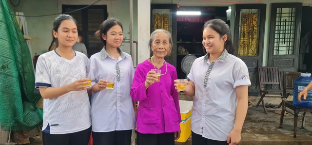 'Mẹ' 83 tuổi nuôi học trò miền ngược được tặng nhà tiếp tục …nuôi 'con'- Ảnh 8.